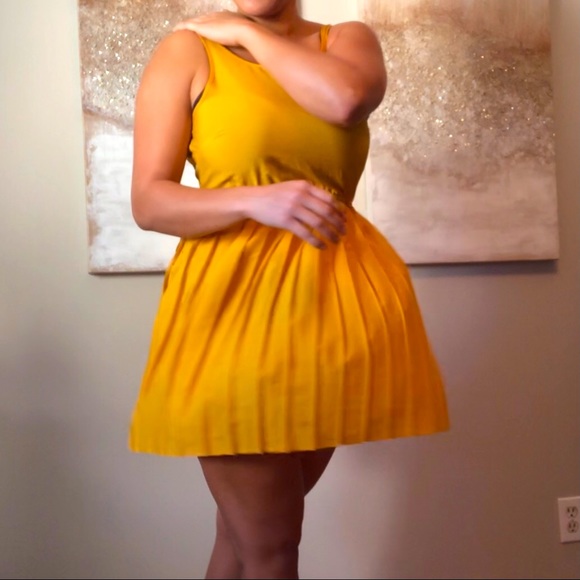 Little Yellow Dress - Picture 2 of 6